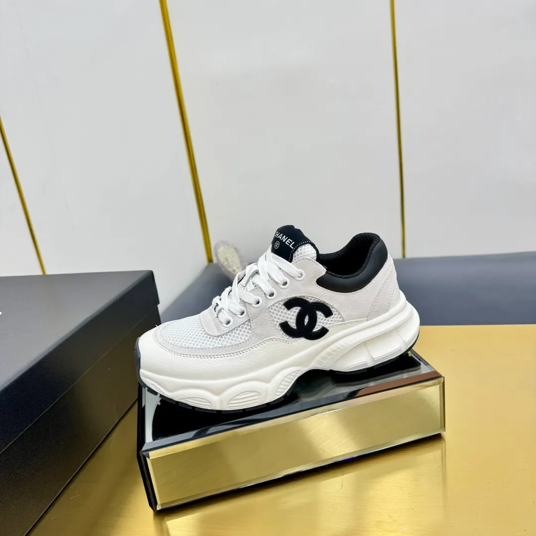 👟👟Ex-factory price 600👟👟 Upgraded version, upgraded version, upgraded version! No rebuttal accepted! ! ! ! Chanel Chanel dad shoes, couples' model for men and women - 2025 top casual sports shoes in the counter. This classic design; the upper is electro-embroidered with various techniques; ❷The inner lining is made of: original Yangli + net ❸The outsole is based on: the original TPU combination outsole. The full set of boutique packaging for women 35–41